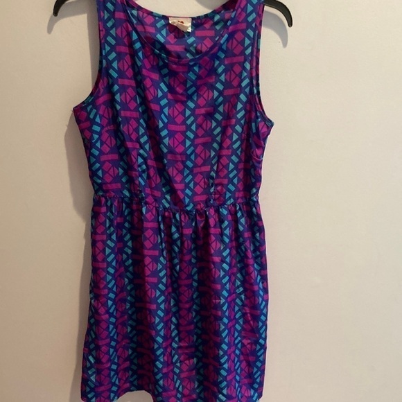 129. LOVE ONE CLOTHING - Picture 1 of 5